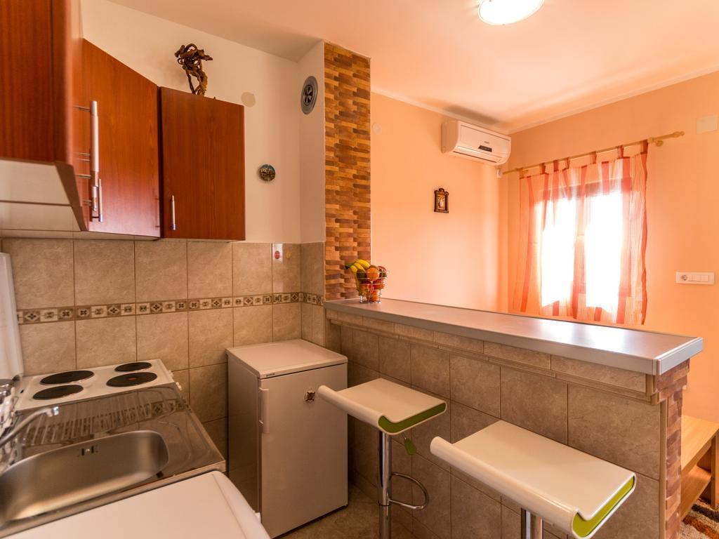 Holiday Home Sunny Hill كاميناري الغرفة الصورة