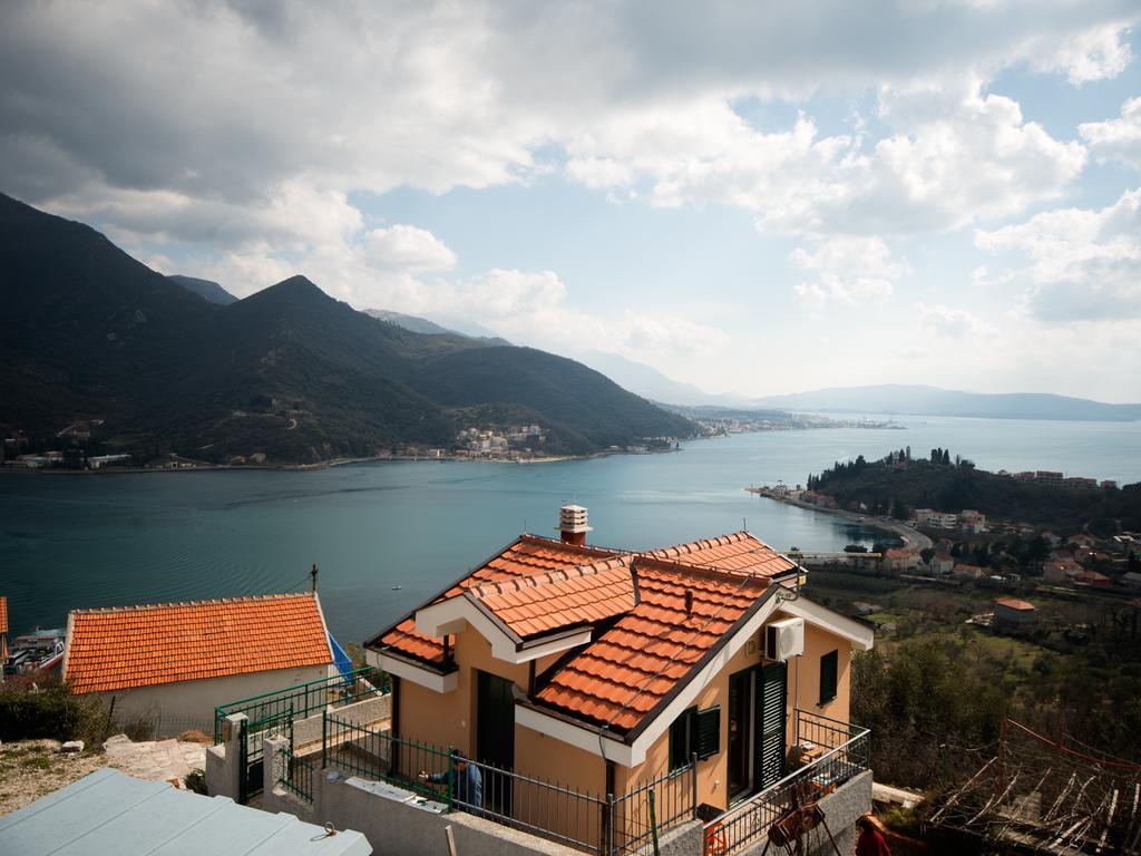 Holiday Home Sunny Hill كاميناري الغرفة الصورة
